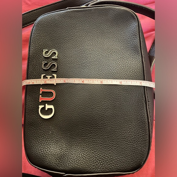Black Guess shoulder/crossbody with adjustable strap - Picture 6 of 6